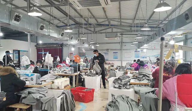 年產(chǎn)20萬(wàn)件服裝廠,身殘志堅(jiān)的潛江企業(yè)家獲獎(jiǎng)了!|鄭勇|.