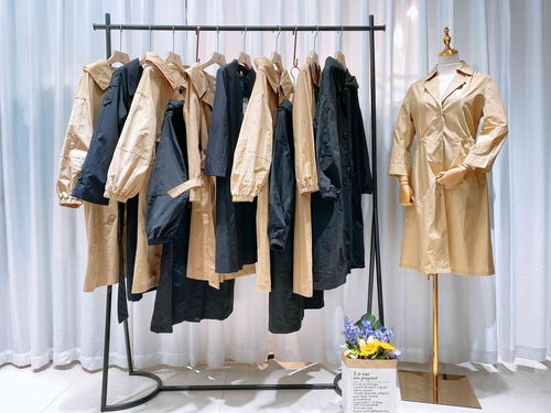 服裝陳列與風(fēng)衣秋裝銷售策略 品牌折扣尾貨走份批發(fā)及輔料一體化經(jīng)營