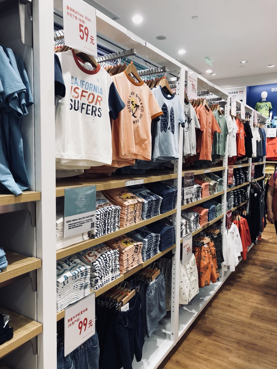 優(yōu)衣庫加碼新零售 全新概念店落地萬象天地，服裝輔料銷售成亮點(diǎn)